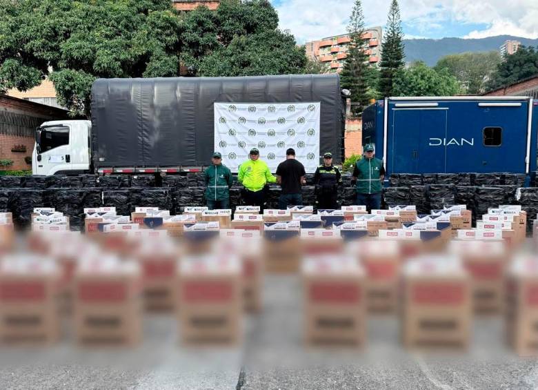 Las autoridades incautaron en las últimas dos semanas más de 300.000 cajetillas de cigarrillos de contrabando provenientes de Paraguay, China y Corea del Sur. FOTO: CORTESÍA POLICÍA FISCAL Y ADUANERA