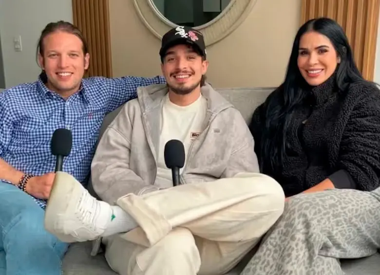El actor Andrés Fierro, su hijo Martín, y Natali Ortiz, con quien tuvo al adolescente. Foto: tomada de video.