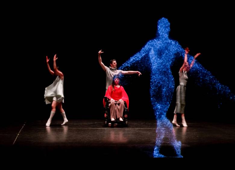 Breanna Olson, bailarina diagnosticada con ELA, volvió a danzar en el teatro OBA de Amsterdam. FOTO Dentsu