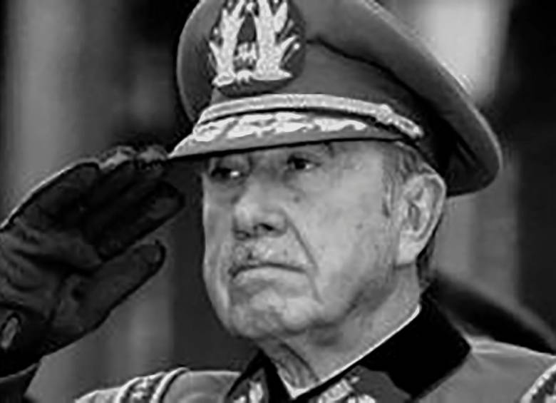 Augusto Pinochet gobernó durante la dictadura (1973-1990) y nunca llegó a ser juzgado por los crímenes cometidos en ese periodo. FOTO: AFP