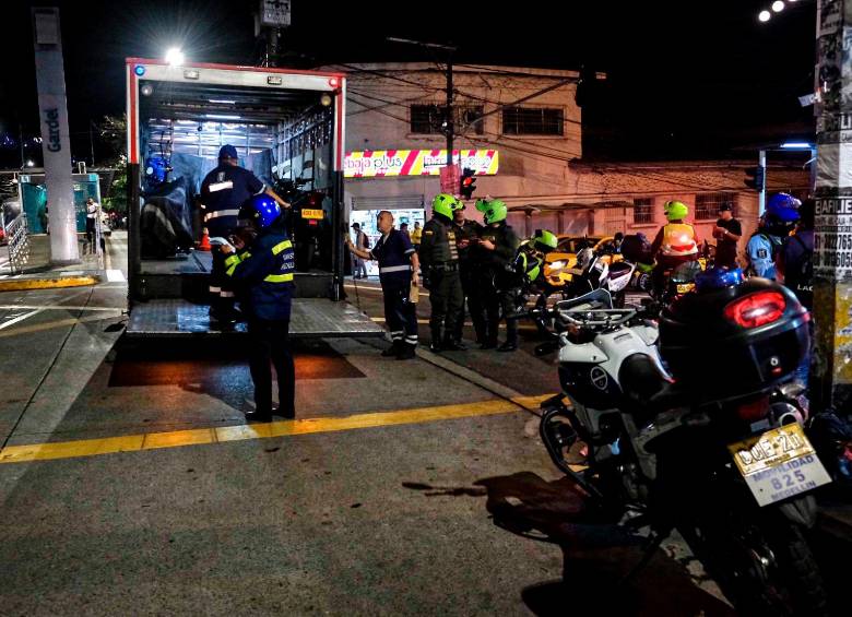 Los guardas harán presencia en el corredor de la 45 constantemente para recuperar esta vía para el metroplús. FOTO: CORTESÍA SECRETARÍA DE MOVILIDAD DE MEDELLÍN