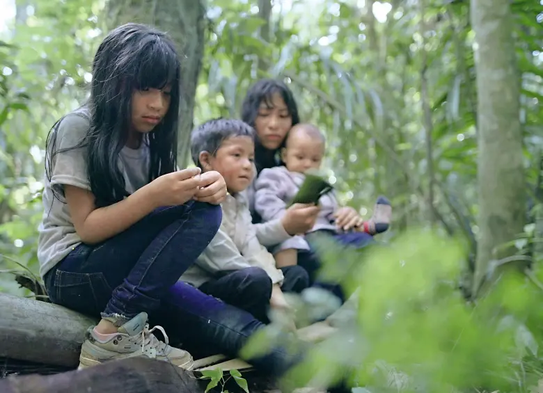 Imágenes de los niños actores que representaron a los niños reales en este documental. FOTO Cortesía Prime Video