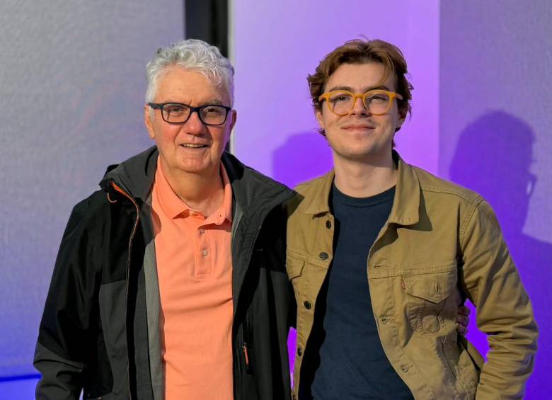 Carlos Mario Londoño y Jerónimo Martínez, dos generaciones del Grupo Surámerica. FOTO Jeann Rodríguez