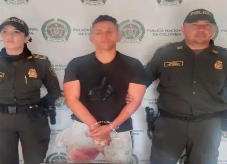 El hombre fue detenido tras una persecución policial. Lo encontraron escondido en una fundación. FOTO: Cortesía