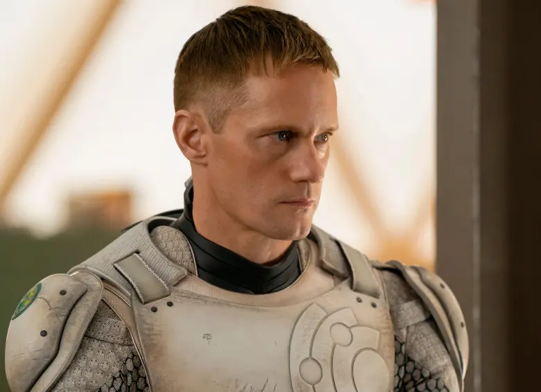 Alexander Skarsgård es el protagonista de Murderbot. FOTO: Cortesía Apple TV+