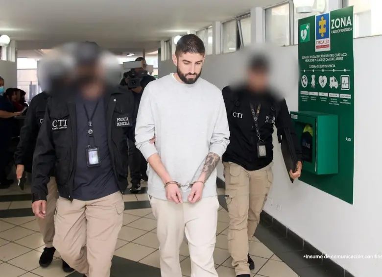 Así fue la captura de Luis Felipe Agudelo Maya, señalado como el cerebro de una red que implementaba un esquema de blanqueo de capitales basado en el intercambio de criptoactivos. FOTO: Cortesía Fiscalía General de la Nación