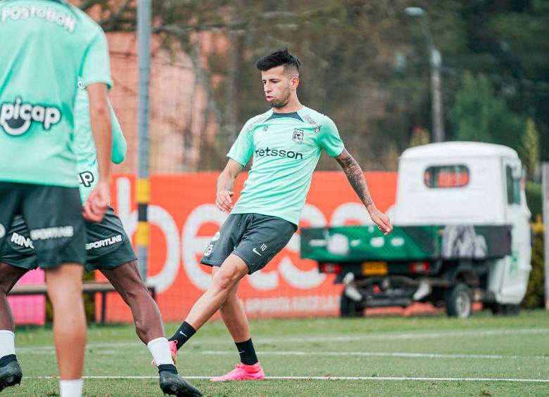 En la imagen aparece el uruguayo Pablo Ceppelini durante una de las prácticas verdolagas esta semana. FOTO NACIONAL