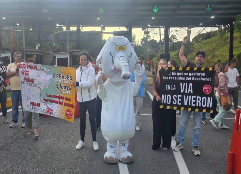 La manifestación, se realizó en la tarde de este jueves 30 de julio en el corredor de El Escobero. FOTO: Cortesía