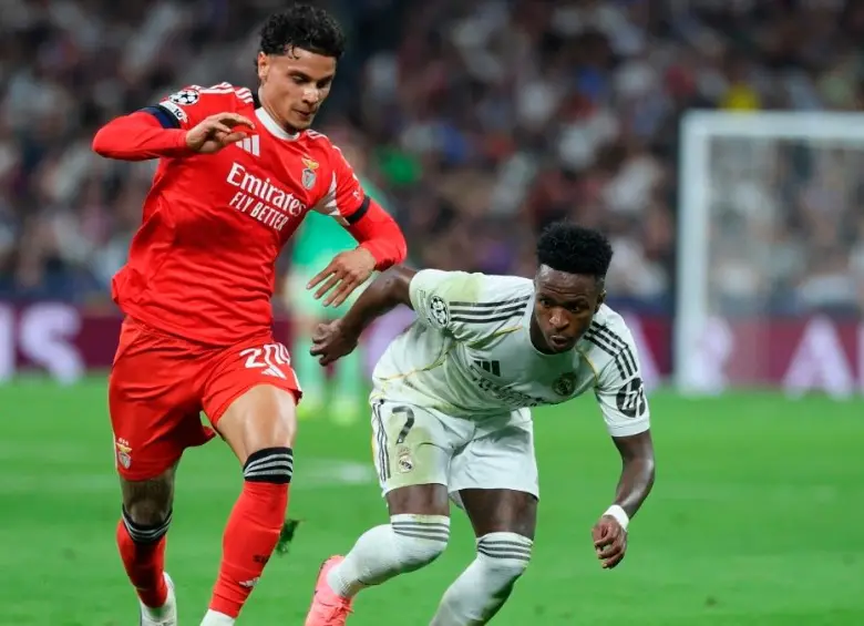 Richard Ríos junto a Vinícius Júnior en el partido entre el Real Madrid y el Benfica. FOTO GETTY
