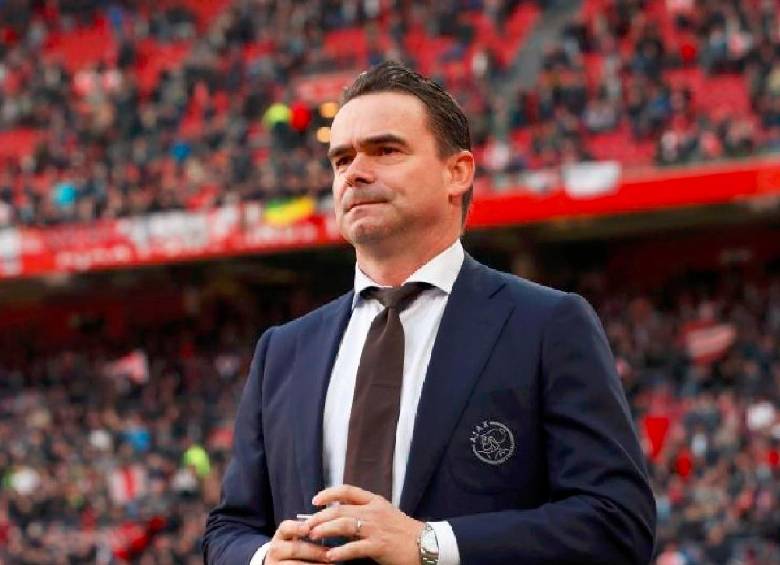 Marc Overmars tendrá que dejar el club belga Amberes con efecto inmediato. FOTO AFP