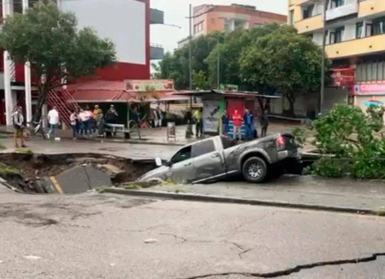 Este cráter se formó en el sector conocido como Villa Julia en Villavicencio. FOTO CORTESÍA 