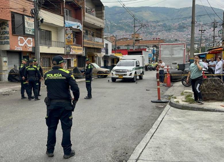 En este punto del barrio Caribe, de Medellín, ocurrió la explosión que dejó dos lesionados. Encontraron evidencias de que era un local donde se fabricaban artefactos. FOTO: CORTESÍA