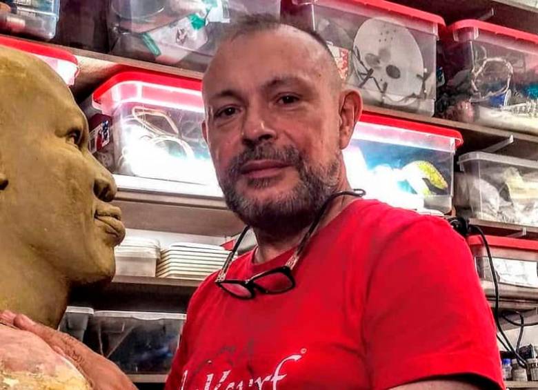 Mario León dibujaba retratos y construía réplicas de rostros. También se dedicaba al maquillaje artístico. Fue encontrado sin vida en Villa Hermosa, oriente de Medellín. FOTOS Cortesía