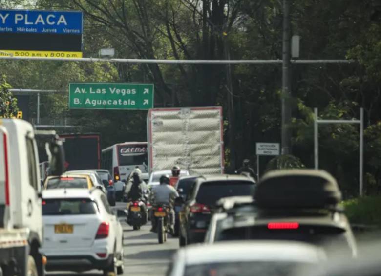 La Secretaría de Movilidad de Medellín recordó que cualquier modificación del pico y placa será divulgada oportunamente a través de sus canales institucionales y medios oficiales. FOTO Camilo Suárez. 