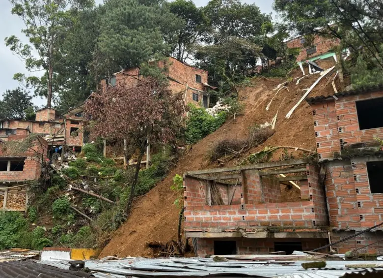 Algunos de los inmuebles y estructuras que serán demolidos en Villatina. FOTO: Cortesía