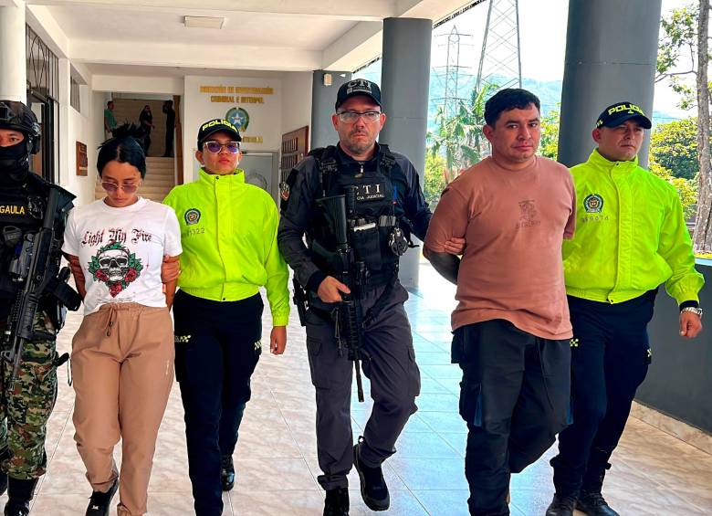 Alias Samanta o La Piojito, cayó junto con su novio, alias Lobo” en la zona rural de Valdivia. FOTO: POLICÍA ANTIOQUIA