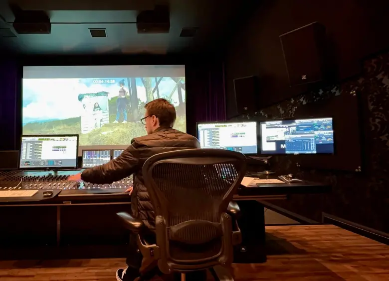 Daniel, en las instalaciones de un estudio de mezcla en Los Ángeles. FOTO Cortesía 