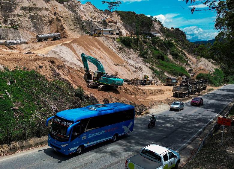 Los trabajos que se realizarán en el sector Las Areneras, de Amagá, llevarían al cierre por más de 10 horas diarias de la vía Primavera-Bolombolo, lo que afectaría la economía de la subregión. FOTO: MANUEL SALDARRIAGA