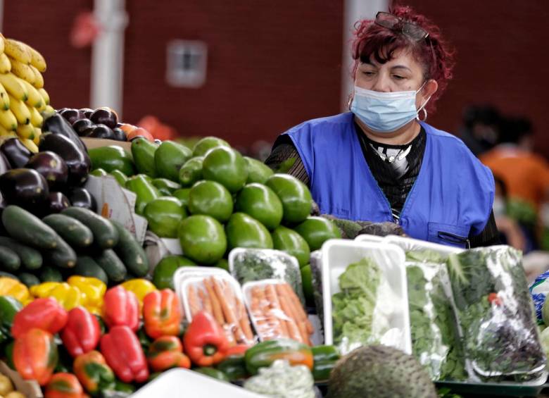 La propuesta de la ministra de Trabajo, Gloria Inés Ramírez, sobre el control de precios a los alimentos de la canasta familiar cobijaría a 51 productos. FOTO Colprensa.