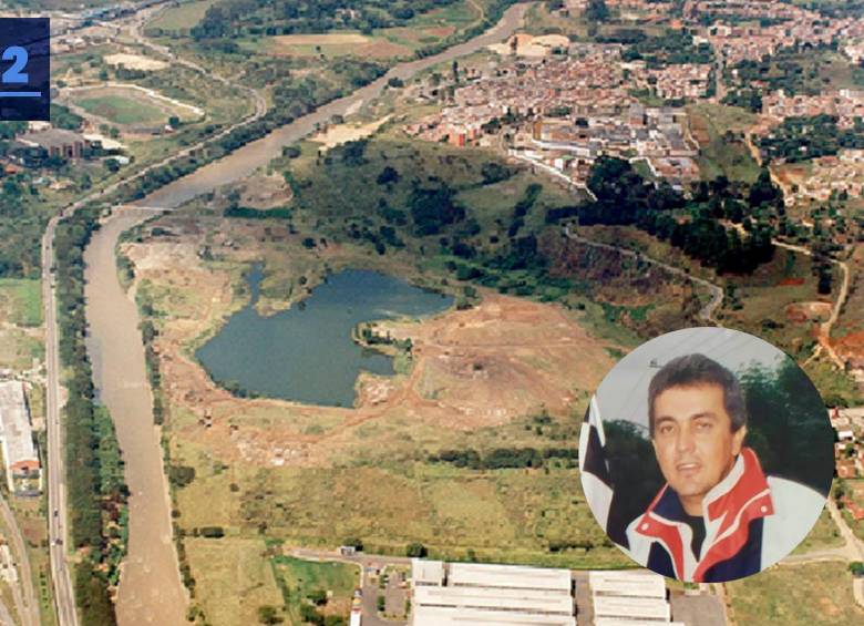 La obra, de impacto regional y nacional, beneficiará a más de 4 millones de personas en el Área Metropolitana, a través de una inversión aproximada de $160.000 millones. A la fecha, cuenta con avances físicos del 91% y financieros del 89%. Progresos significativos que se dan tras 30 años de espera. “Medellín necesita un autódromo”, esta fue la consigna con la que el ciudadano Hernán Cuartas impulsó desde los años 80 la recuperación de Central Park. En la foto, Hernán, en el año 1992. Al lado izquierdo, el sector oriente del lote donado por Tulio Ospina. 