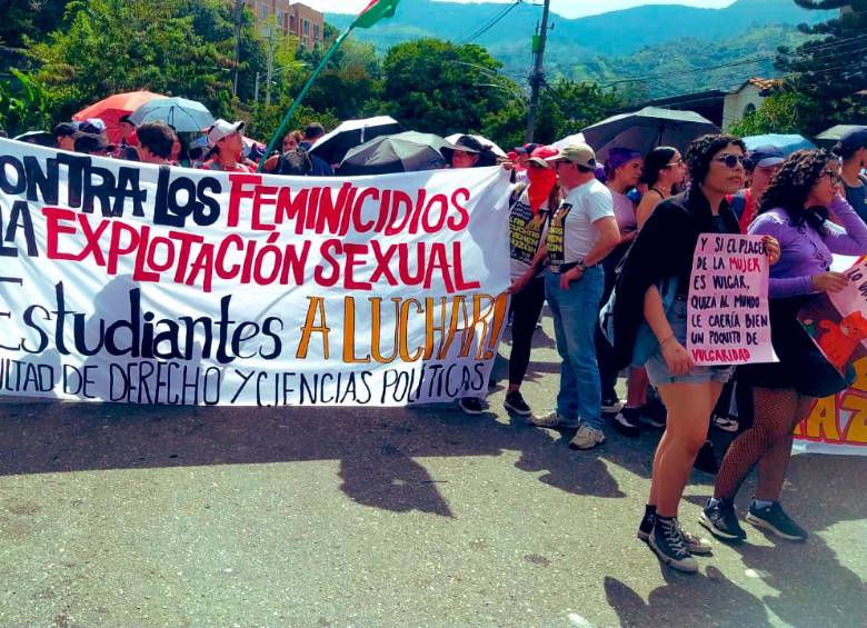 Colectivos feministas se movilizaron en Medellín. FOTO TOMADA DE X (@Estamos_Listas).