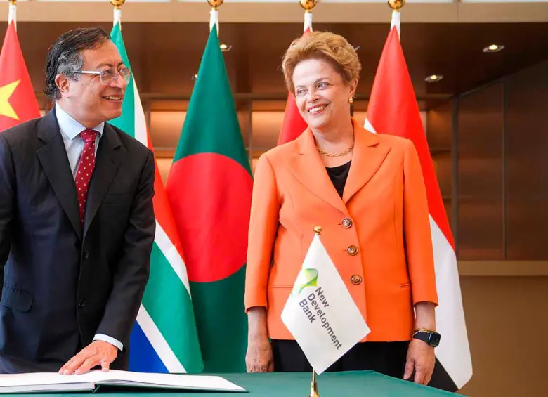 Gustavo Petro y la presidenta del Banco de Desarrollo de los Brics, Dilma Rousseff. FOTO: Presidencia