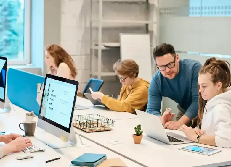 Emtelco busca talento en todo el país con más de 1.300 ofertas laborales en sectores de call center, BPO y servicio al cliente. FOTO: GETTY