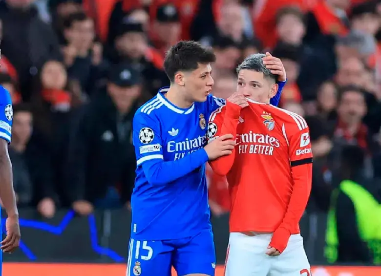 El nuevo cambio en la normativa Fifa se produce luego de que el argentino del Benfica, Gianluca Prestianni, insultara supuestamente al brasileño Vinícius, del Real Madrid. FOTO AFP