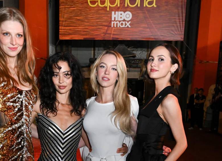 Hunter Schafer, Alexa Demie, Sydney Sweeney y Maude Apatow durante la premier de la tercera y última temporada de Euphoria. FOTO: Getty Images.