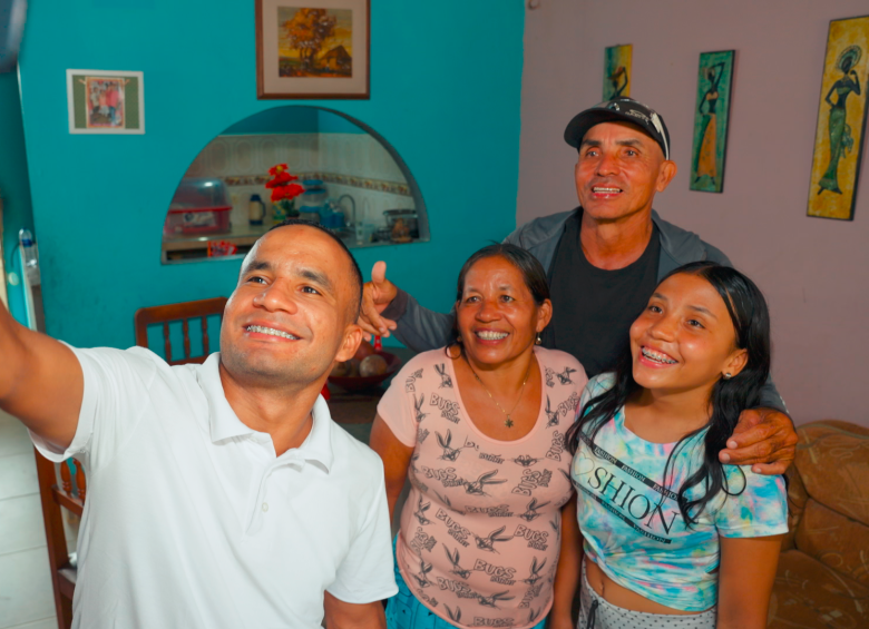 Alis Mery Herrera Yepes y su familia, fueron los beneficiados de la vivienda 30.000. Foto: Cortesía.