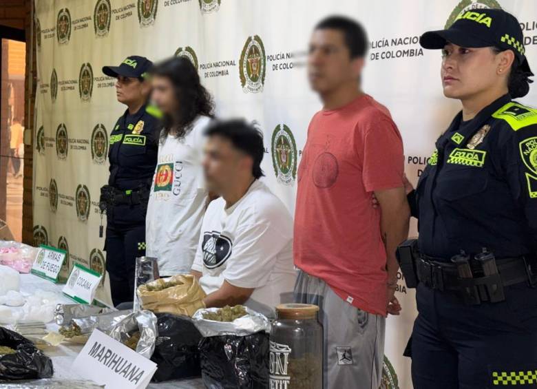 A los tres capturados por estos hechos se les incautaron más de siete kilos de drogas que iban a ser comercializados en entornos con alta presencia de menores de edad. FOTO: CORTESÍA POLICÍA METROPOLITANA