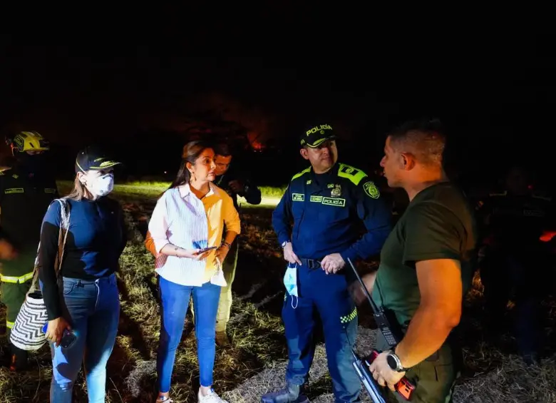 La gobernadora Adriana Magali Matiz estuvo en terreno hasta la madrugada, atendiendo la emergencia. Foto: Gobernación del Tolima