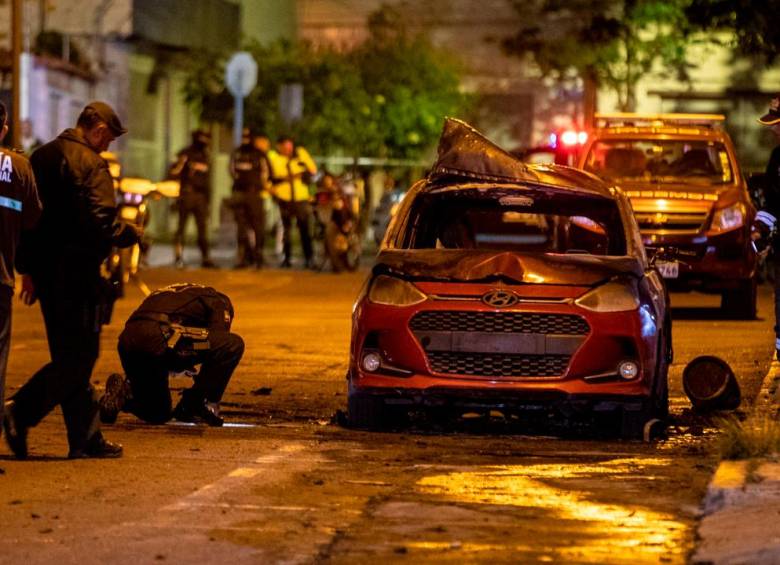 Aunque no hubo víctimas heridas ni mortales, los ataques y atentados de la noche del miércoles tienen aterrorizada a Quito. FOTO cortesía 