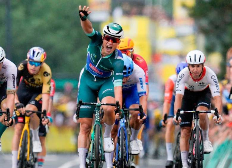 Jasper Philipsen completó su novena victoria de etapa en las tres grandes vueltas. FOTO AFP