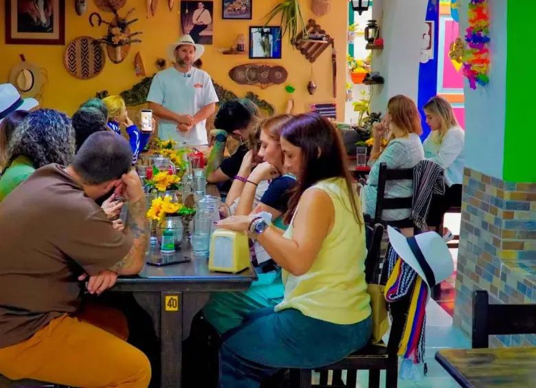 La guía reúne 80 restaurantes en tres líneas de experiencia: Berraquera, cocina tradicional antioqueña; Mecatear, bocados para compartir, y Saberes, cocinas de todo el país. FOTO cortesía