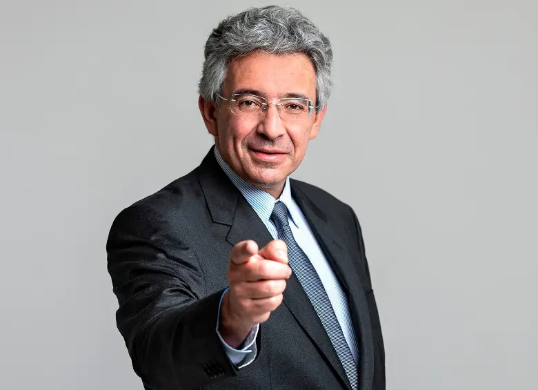 Los que le hablan al oído a Abelardo: el coro duro tras Salvación Nacional