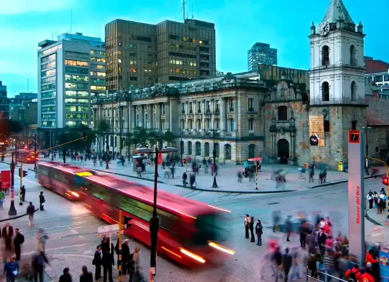 Bogotá busca cubrir miles de vacantes con contratación inmediata y estabilidad laboral. FOTO: GETTY