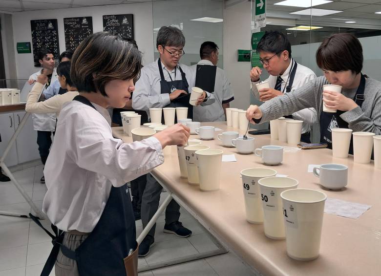 Este proceso de especialización se realiza desde hace 20 años. Los delegados escalan en sus compañías como expertos en café de Colombia.