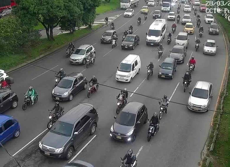 Durante la mañana de este martes se registraba congestión vehicular en la autopista sur, a la altura del puente de Guayaquil. FOTO: CORTESÍA SECRETARÍA DE MOVILIDAD