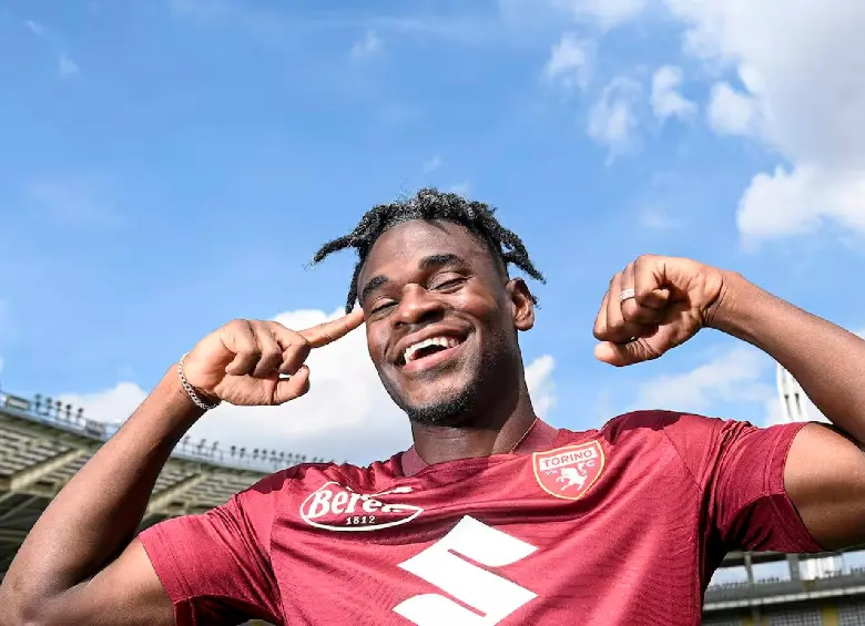 Duván Zapata ya suma trece temporadas en el fútbol de Italia. Representa ahora al Torino. FOTO X-TORINO