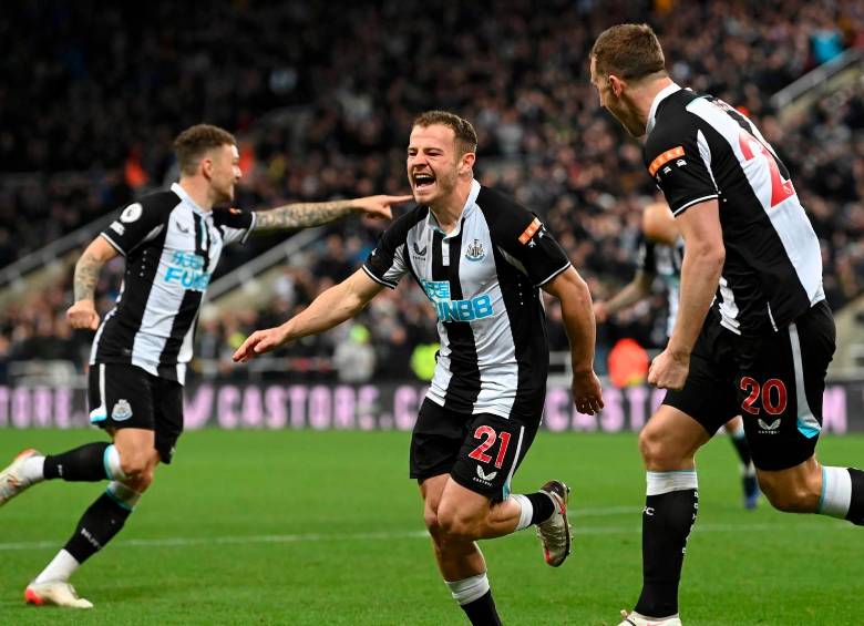 El Newcastle de Inglaterra ya tiene la chequera para competirle a los grandes clubes de Europa y habrá que esperar cómo se arma cuando se abra el mercado de pases. FOTO getty 