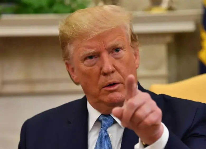 La fiscal general de EE. UU. Pam Bondi, que está bajo la dirección del presidente Trump, presentó cargos por narcotráfico contra Nicolás Maduro y varios de sus principales colaboradores, al tiempo que ofreció recompensas millonarias por su captura. FOTO: AFP