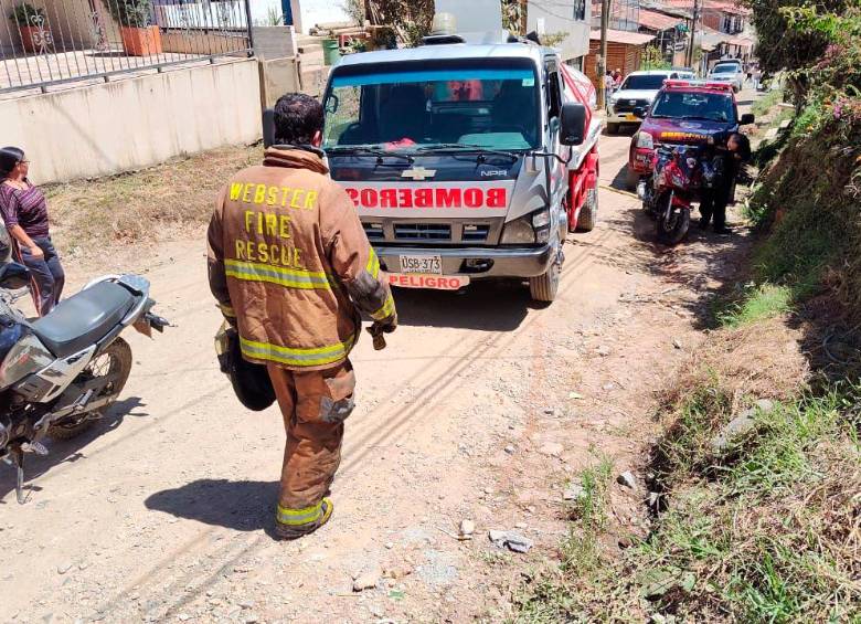 La emergencia fue atendida por el Cuerpo de Bomberos de El Carmen de Viboral. FOTO: CORTESÍA ALCALDÍA