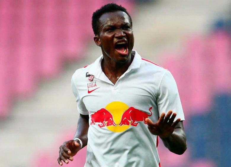 Según versiones de la prensa internacional, el delantero ghanés Raphael Dwanema había sido diagnosticado en 2017 con problemas cardiacos, pero siguió jugando al fútbol. FOTO X @SeagullsCentral