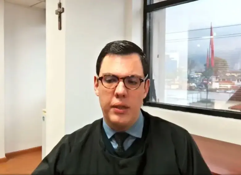 José Alejandro Hofmann, juez 37 Penal Municipal con Función de Control de Garantías de Bogotá. FOTO: CAPTURA DE PANTALLA