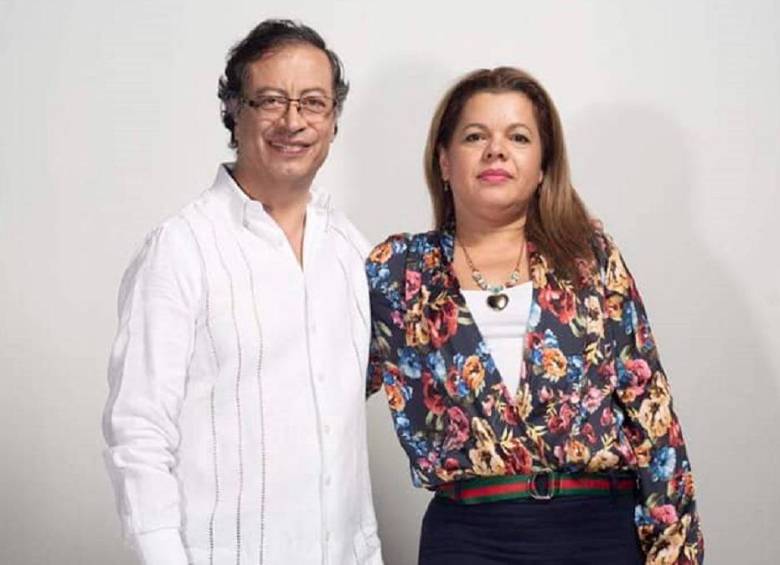 En la imagen el presidente Gustavo Petro junto a su exesposa Mary Luz Herrán. FOTO CORTESÍA 