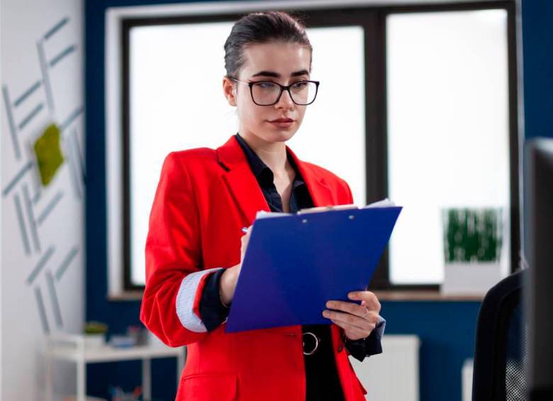 La modalidad de prestación de servicios permite a muchos profesionales generar ingresos adicionales por proyectos o actividades puntuales. FOTO: FREEPIK