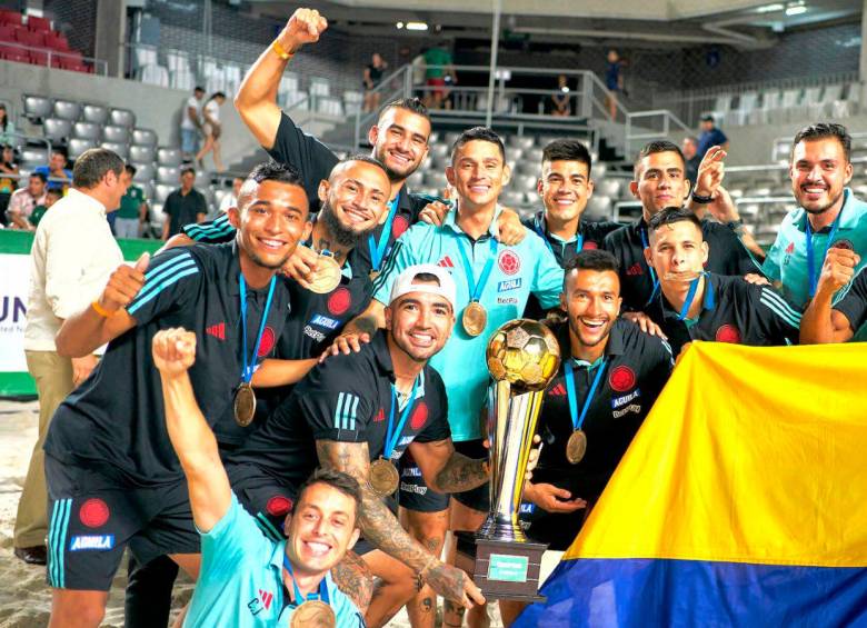 Selección de fútbol playa de El Salvador se mantiene como líder del área -  El Gráfico