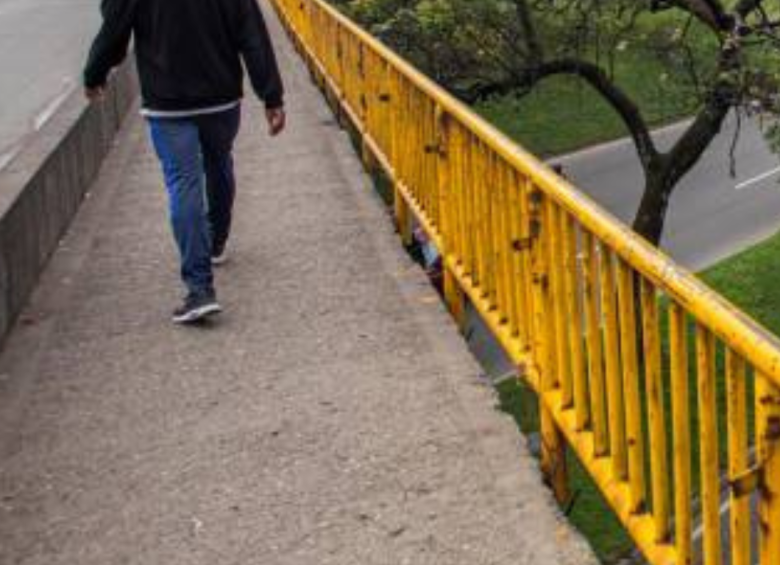 Pareja Cae De Un Puente Peatonal En Bogotá Al Parecer A Causa De Una Pelea Entre Ambos 2799