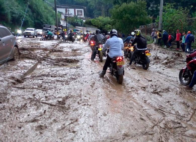 La afectación causó congestiones en ambos sentidos de la vía. FOTO: CortesíaDevimed.